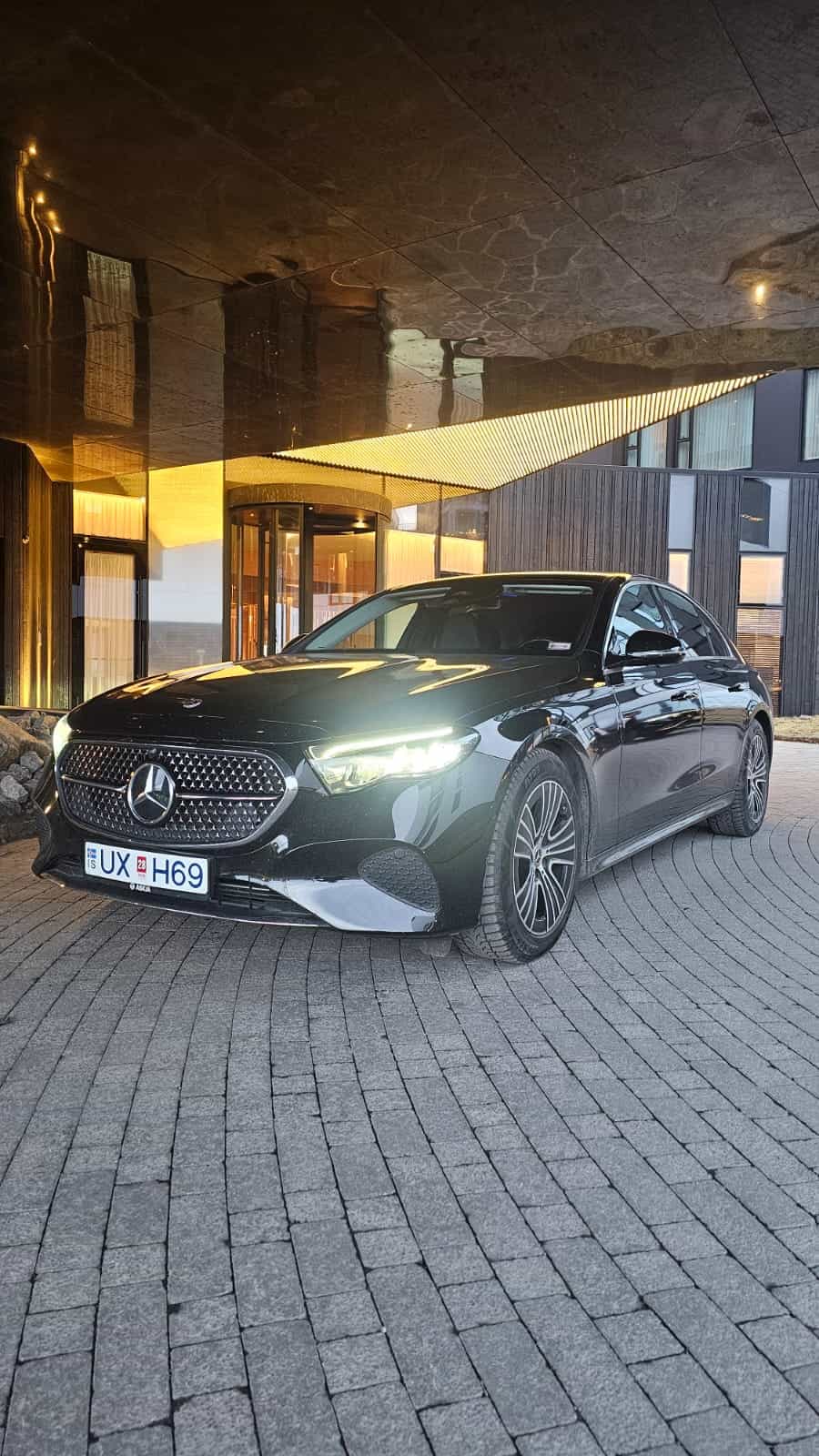 Private Transfer: Reykjavík → Keflavik Airport (Sedan 2 Pax)