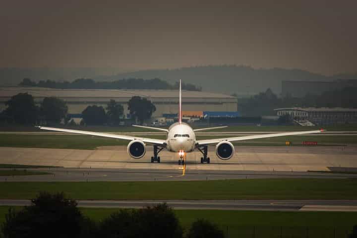 Private Transfer: Heathrow Airport to Gatwick Airport Arrival or Departure Transfer
