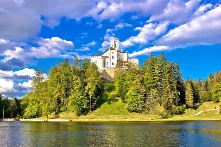 From Zagreb: Fairytale Castle & Wine Tasting & Lunch