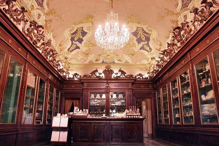 Officina Profumo-Farmaceutica, Ferragamo Museum and Gucci Palace Fashion Tour in Florence