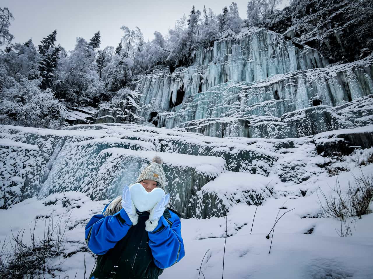 Rovaniemi: Korouoma Canyon Frozen Waterfalls Hike Tour & BBQ - Small Group
