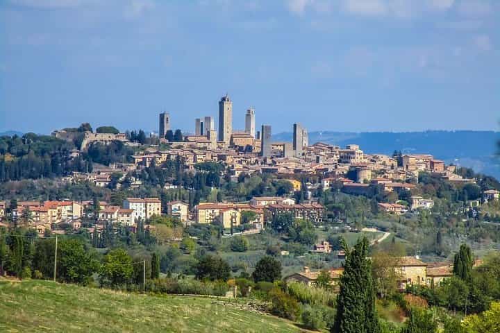 10-Day Private Romantic Tour of Italy — Rome, Tuscany, Pisa, Genoa, Milan, Verona, Venice, Florence & Orvieto 10-Day Private Romantic Tour of Italy — Rome, Tuscany, Pisa, Genoa, Milan, Verona, Venice, Florence & Orvieto