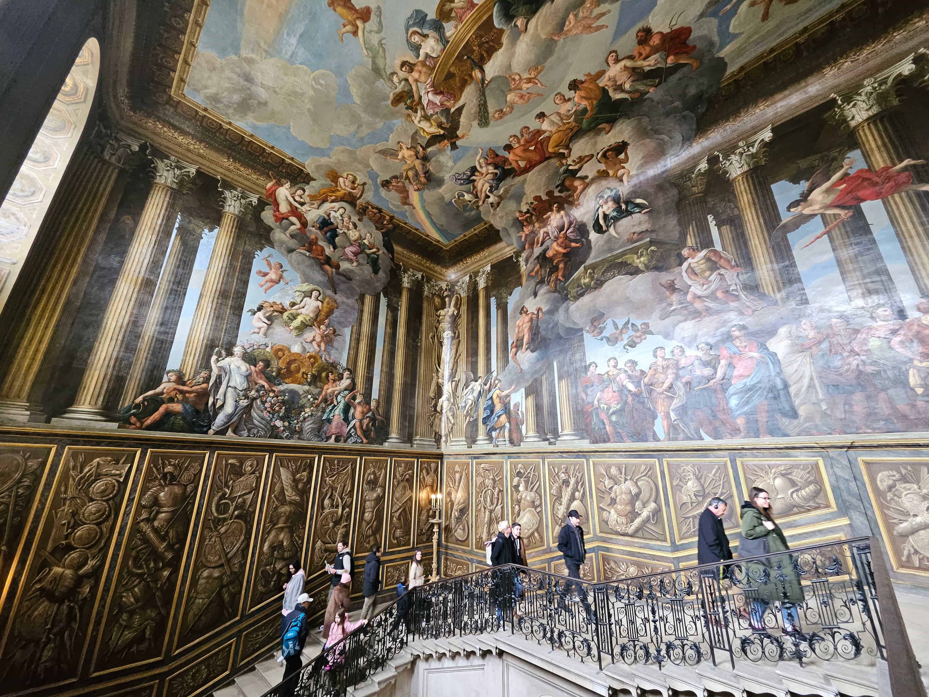 2 Day Tour - Hampton court - Windsor Castle - Roman baths - Stonehenge 2 Day Tour - Hampton court - Windsor Castle - Roman baths - Stonehenge