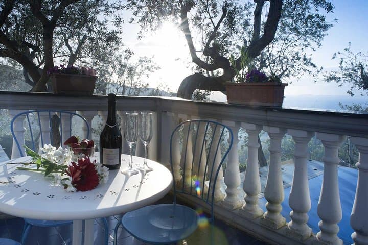 4 Days Southern Italy — Villa Giovanna, Sorrento & Amalfi Coast (Couples) 4 Days Southern Italy — Villa Giovanna, Sorrento & Amalfi Coast (Couples)