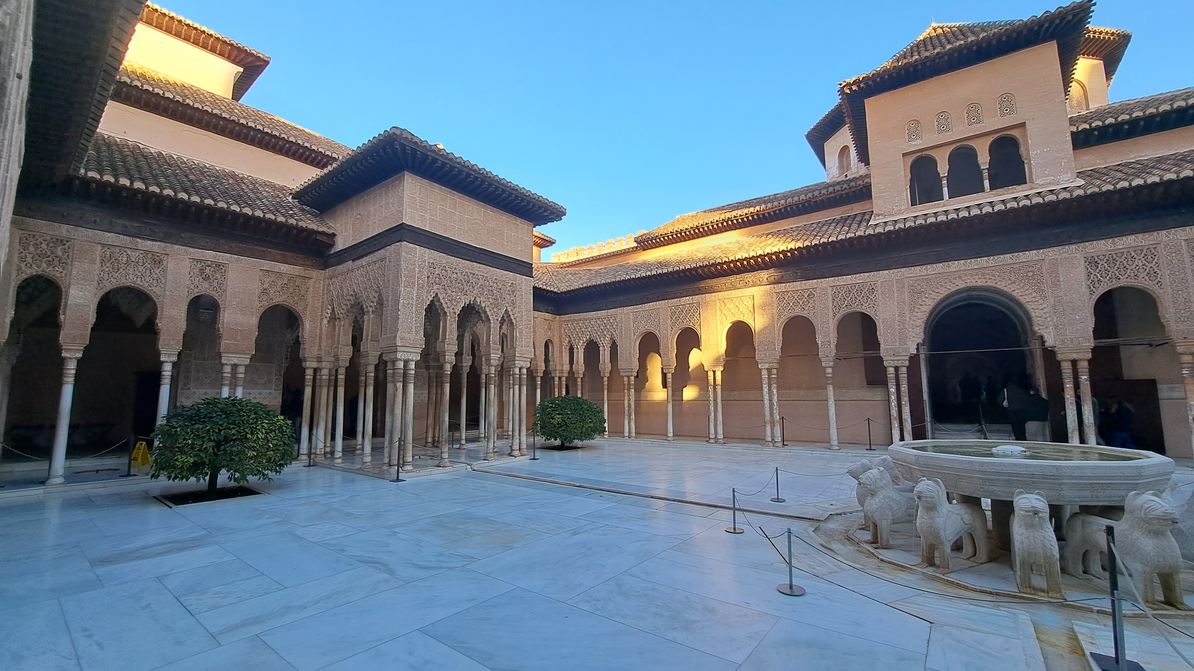 Granada in 1 Day for Couples - Guided access to the Nasrid Palaces (Palacios Nazaríes) Granada in 1 Day for Couples - Guided access to the Nasrid Palaces (Palacios Nazaríes)