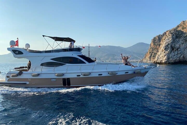 All-inclusive Private Luxury Yatch Tour in Alanya. All-inclusive Private Luxury Yatch Tour in Alanya.