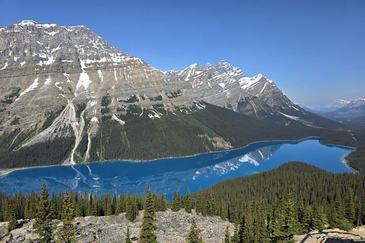 Banff Small‑Group Scenic Tour — Lake Louise, Moraine & Icefields Viewpoints (Couples) Banff Small‑Group Scenic Tour — Lake Louise, Moraine & Icefields Viewpoints (Couples)