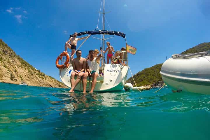 Barcelona Romantic Day — Sagrada, Tibidabo & 2H Sunset Sailing with Cava Barcelona Romantic Day — Sagrada, Tibidabo & 2H Sunset Sailing with Cava