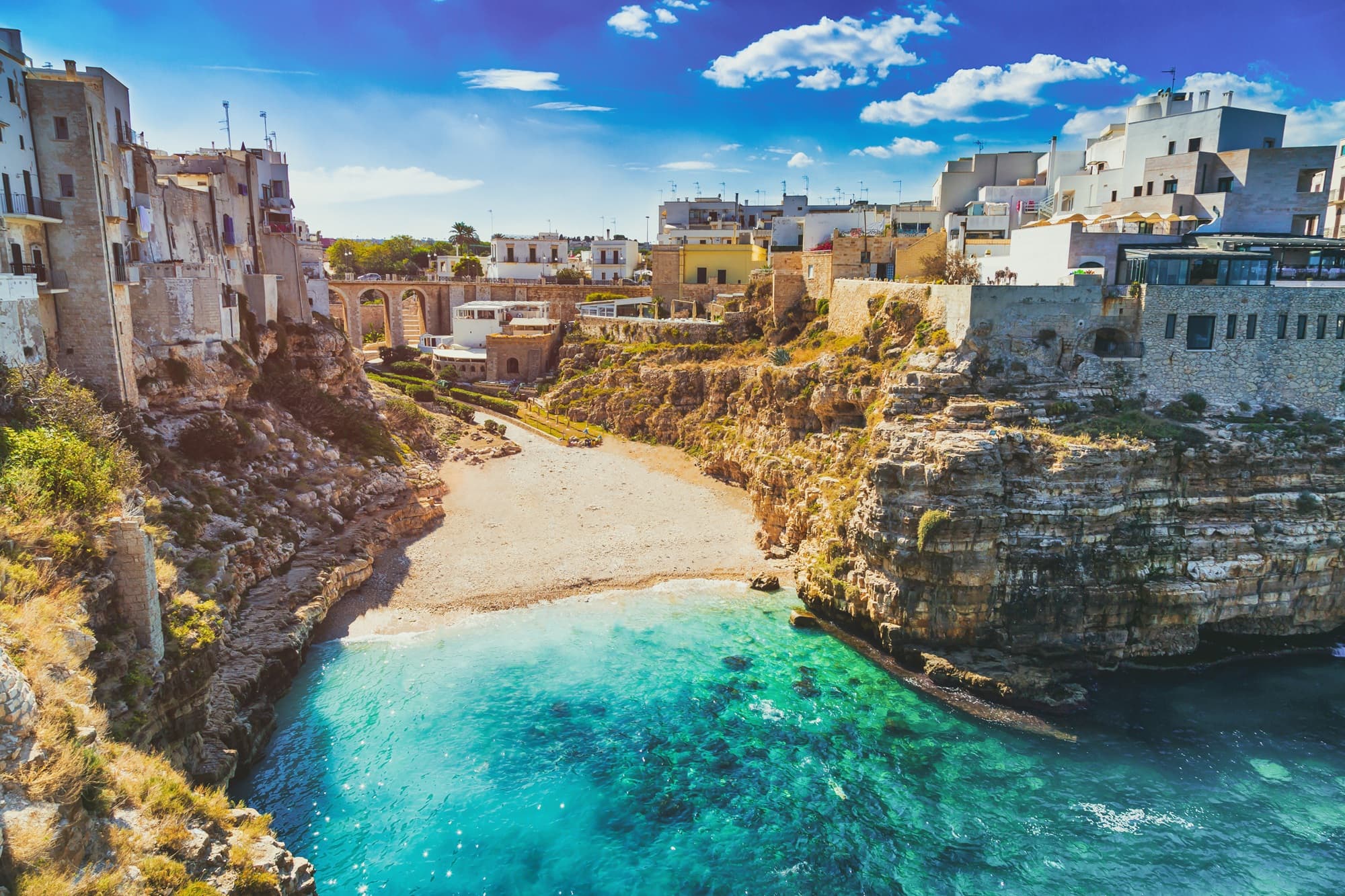 Bari in 1 Day for Couples - Guided walk through the Sassi di Matera (UNESCO) Bari in 1 Day for Couples - Guided walk through the Sassi di Matera (UNESCO)