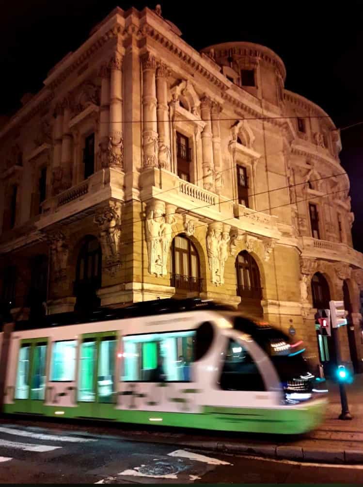 Bilbao Classic & Modern — Private Walking Tour (Friends) Bilbao Classic & Modern — Private Walking Tour (Friends)