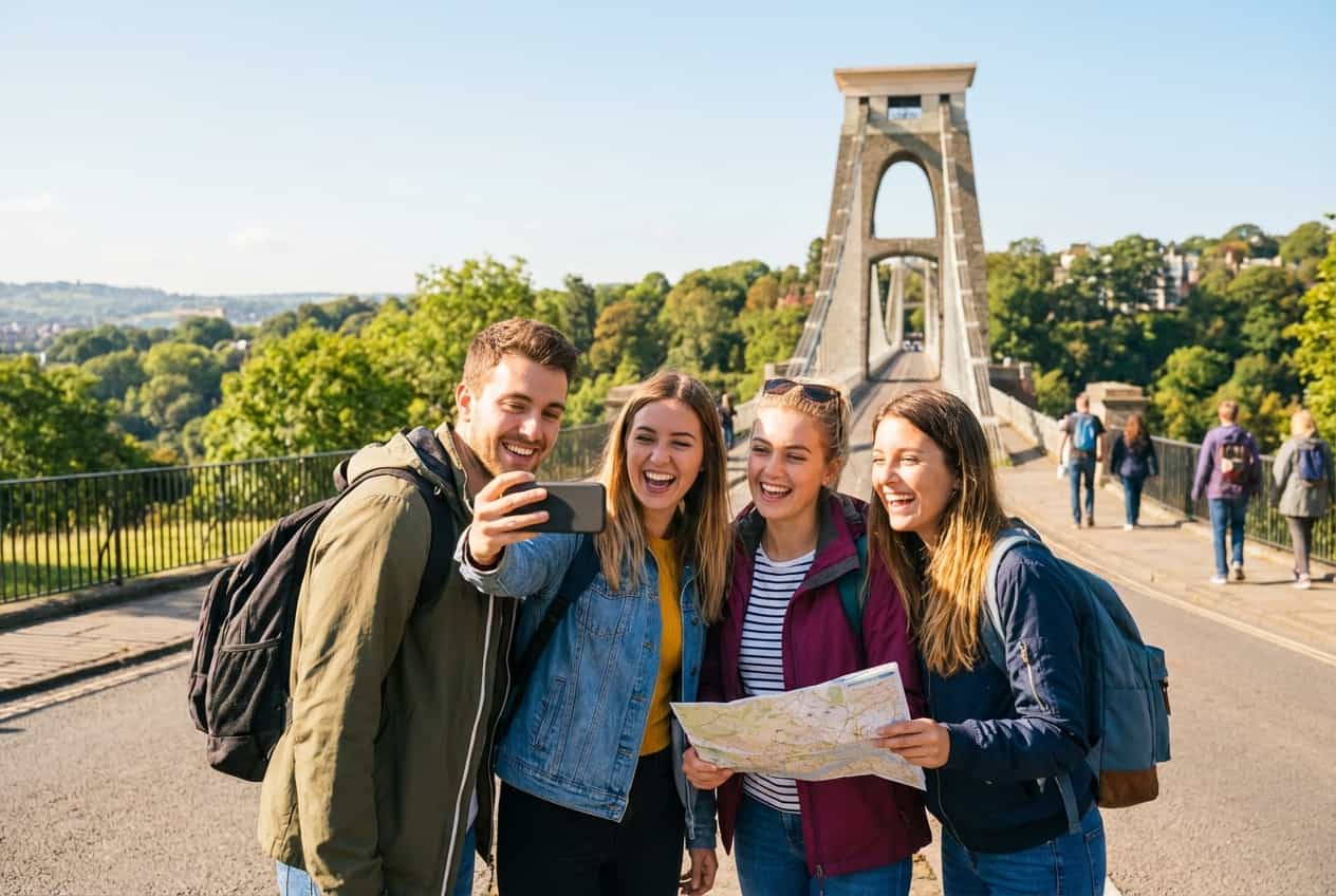 Bristol in 3 Days — Friends' Fun & Vibrant Weekend Bristol in 3 Days — Friends' Fun & Vibrant Weekend