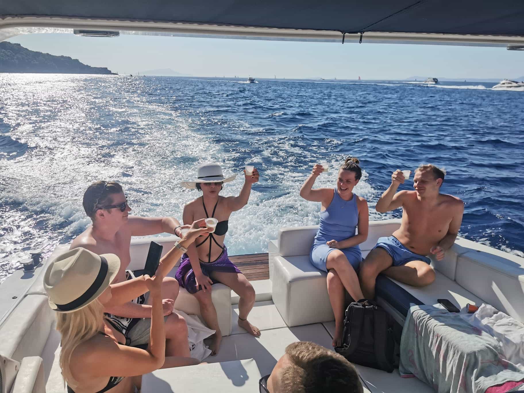 Capri Boat Tour from Sorrento with Limoncello — Romantic Day Cruise Capri Boat Tour from Sorrento with Limoncello — Romantic Day Cruise