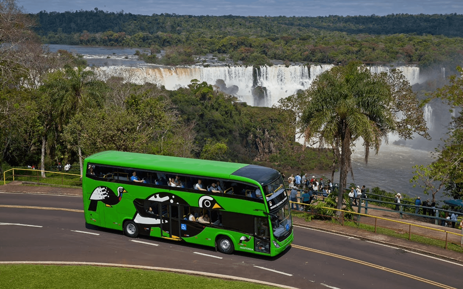 Puerto Iguazú in 1 Day for Families - Vista frontal panorámica de la Garganta del Diablo (lado brasileño) Puerto Iguazú in 1 Day for Families - Vista frontal panorámica de la Garganta del Diablo (lado brasileño)