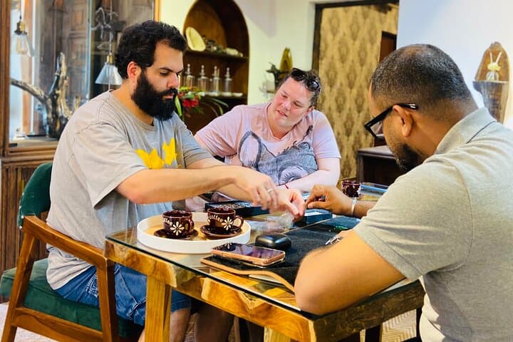 Colombo in 1 Day for Couples - Private session with a GIA-trained gemologist and 4th-generation gem dealer Colombo in 1 Day for Couples - Private session with a GIA-trained gemologist and 4th-generation gem dealer