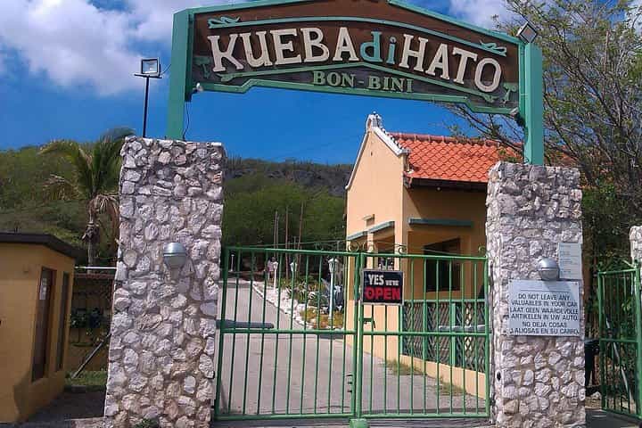 Curacao Beach & Hato Caves — Family-Friendly Day Tour Curacao Beach & Hato Caves — Family-Friendly Day Tour