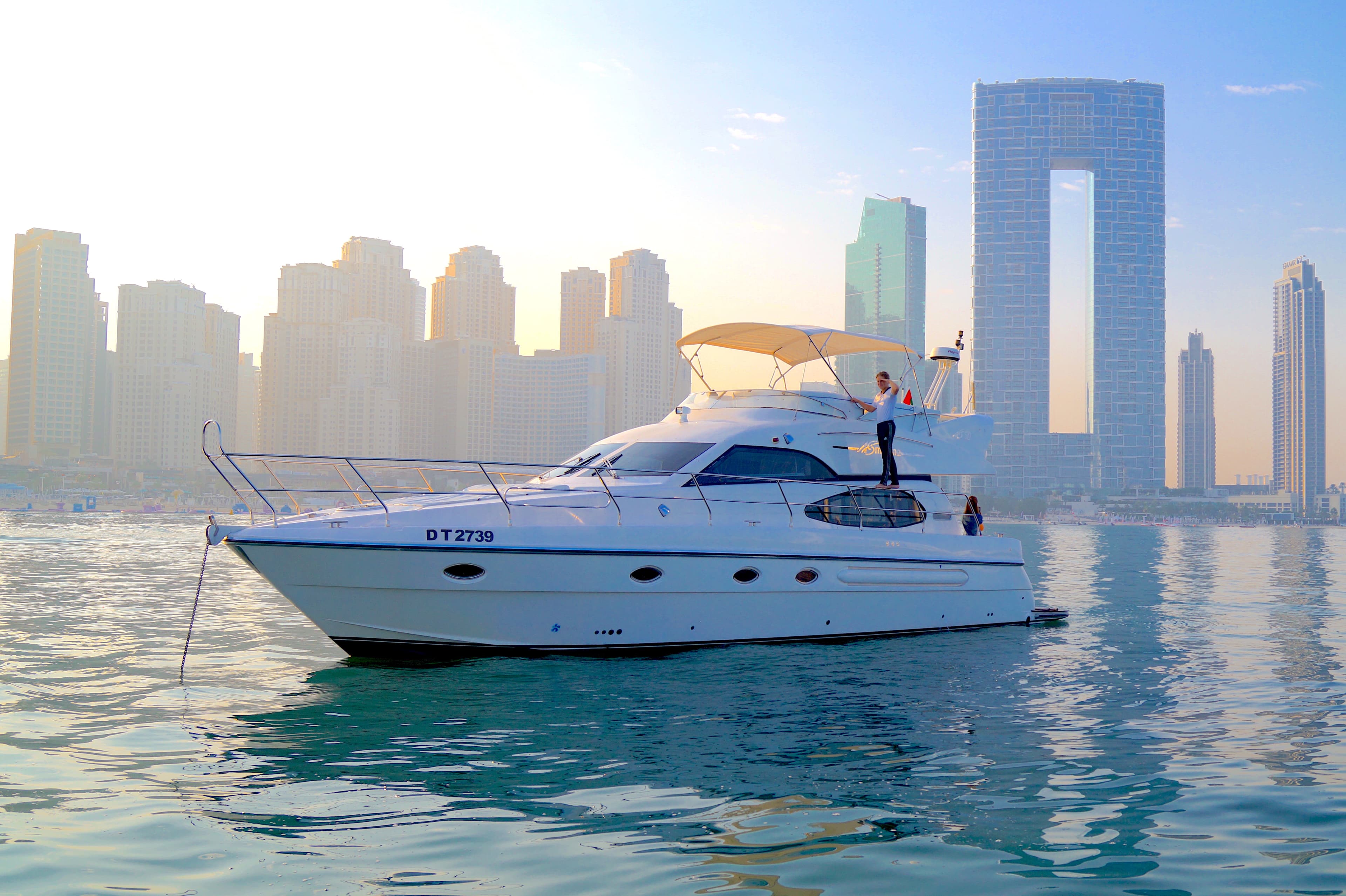 Dubai: Private Luxury Cruise on a Stylish 50FT Yacht Dubai: Private Luxury Cruise on a Stylish 50FT Yacht
