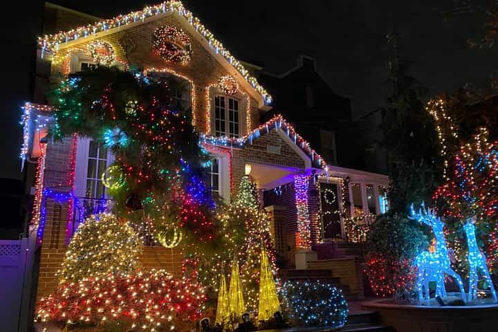 Dyker Heights Christmas Lights Tour — Family Edition Dyker Heights Christmas Lights Tour — Family Edition