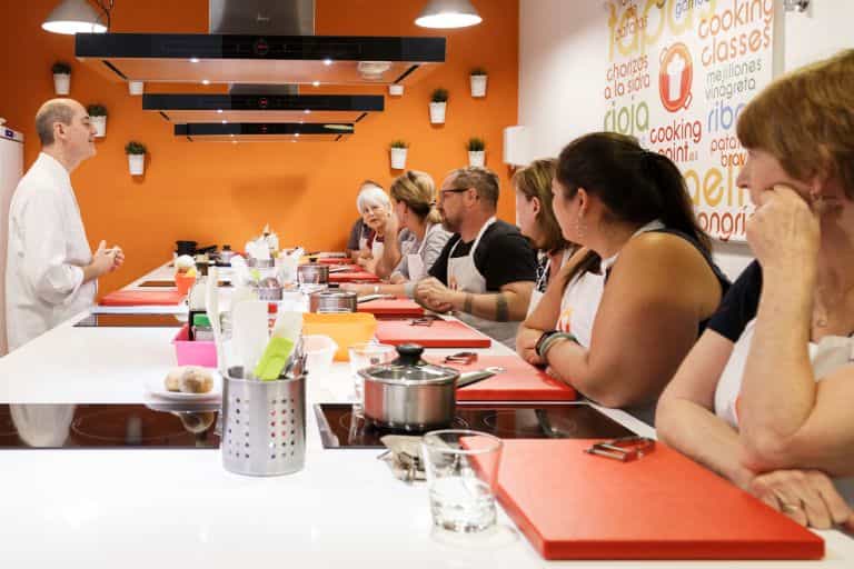 Evening Tapas Cooking Class + Rooftop Cocktail (Couples) Evening Tapas Cooking Class + Rooftop Cocktail (Couples)