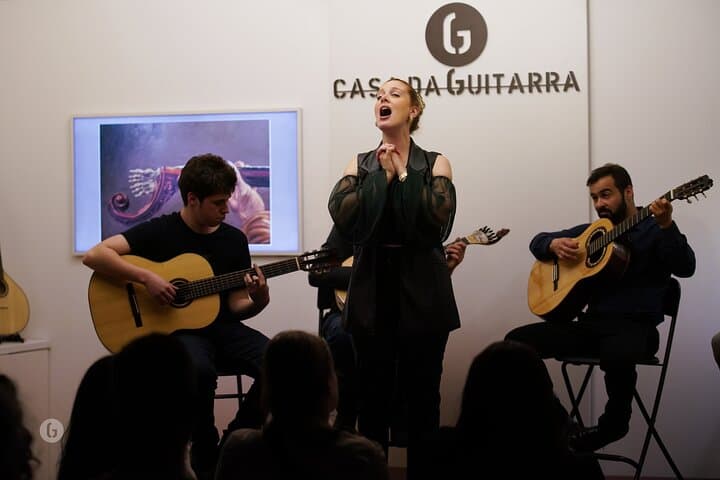 Fado by Casa da Guitarra — Romantic evening in Porto Fado by Casa da Guitarra — Romantic evening in Porto