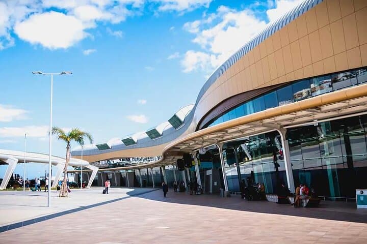 Family-friendly Private Transfer: Faro Airport → Albufeira (Spring arrival) Family-friendly Private Transfer: Faro Airport → Albufeira (Spring arrival)