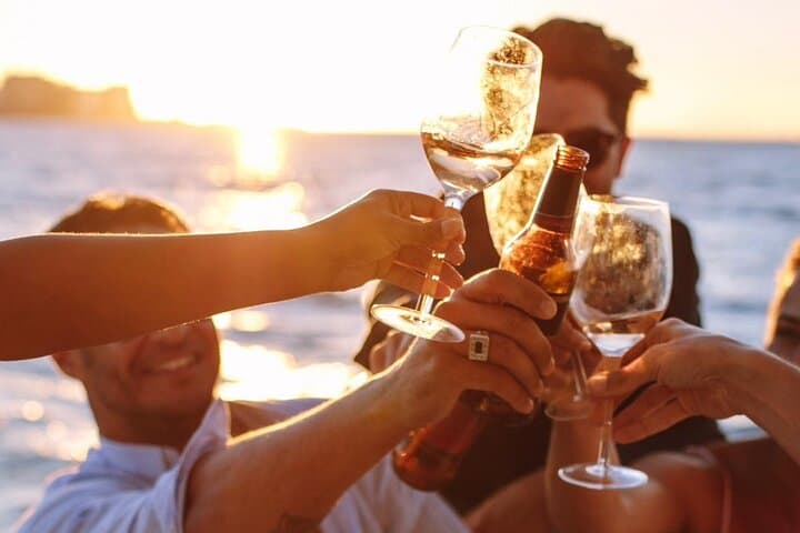 Mykonos in 1 Day for Couples - Small-group catamaran (max 10 guests) Mykonos in 1 Day for Couples - Small-group catamaran (max 10 guests)