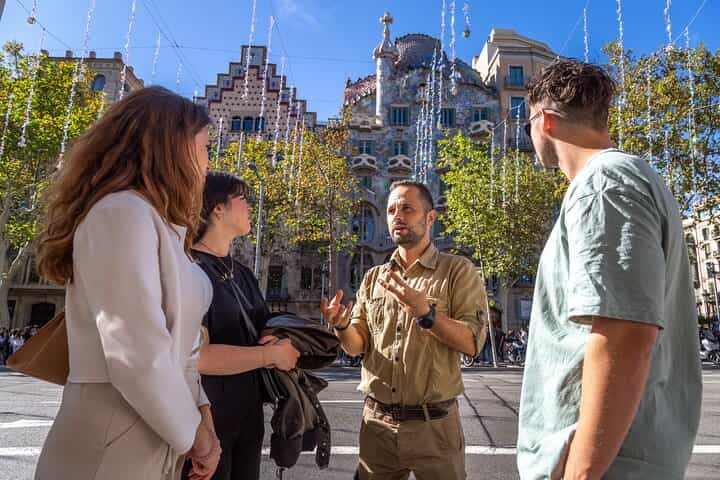Gaudí & Modernism Walking Tour — Accessible Morning for Seniors Gaudí & Modernism Walking Tour — Accessible Morning for Seniors