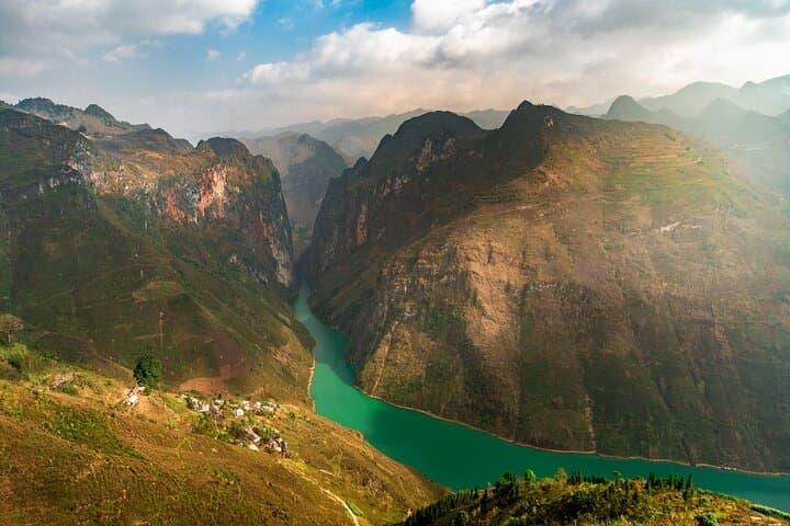 Ha Giang Loop Motorbike Tour with Easy Rider – 3 Days 2 Nights Ha Giang Loop Motorbike Tour with Easy Rider – 3 Days 2 Nights