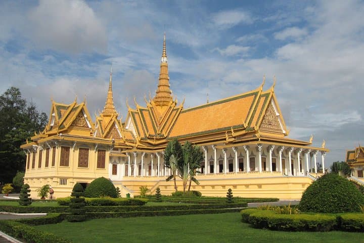 Phnom Penh in 1 Day for Seniors - Royal Palace and Silver Pagoda — coronation halls and national treasures Phnom Penh in 1 Day for Seniors - Royal Palace and Silver Pagoda — coronation halls and national treasures