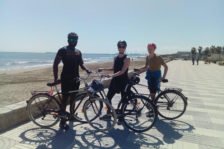 Valencia in 1 Day for Families - Guided coastal and countryside bike route from the Port to Port Saplaya Valencia in 1 Day for Families - Guided coastal and countryside bike route from the Port to Port Saplaya