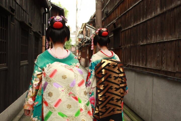 Kyoto Gion Geisha District Walking Tour — The Stories of Geisha (Couples) Kyoto Gion Geisha District Walking Tour — The Stories of Geisha (Couples)