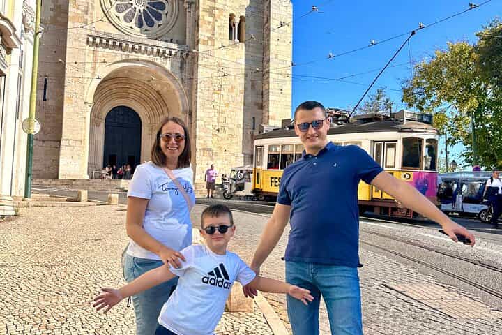 Lisbon Private Tour with Local Guide — Follow the Croco (Couples) Lisbon Private Tour with Local Guide — Follow the Croco (Couples)