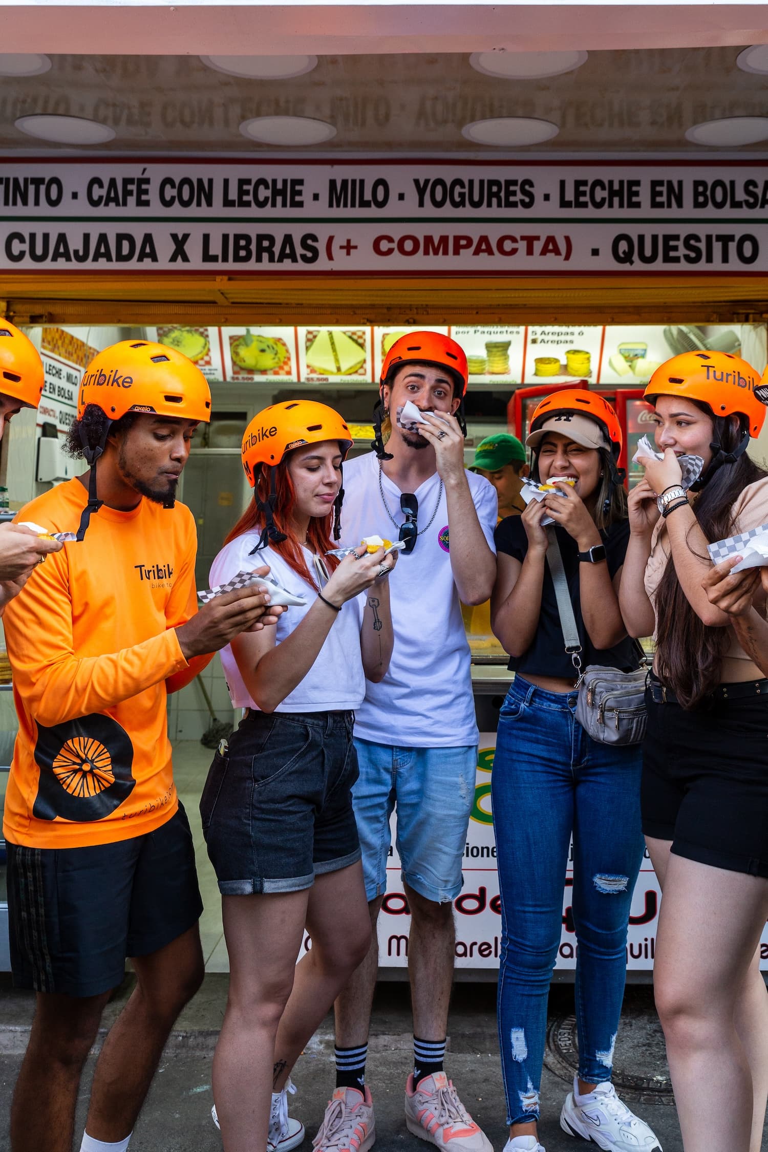 Medellín: Local neighborhoods and included food on E-bike Medellín: Local neighborhoods and included food on E-bike