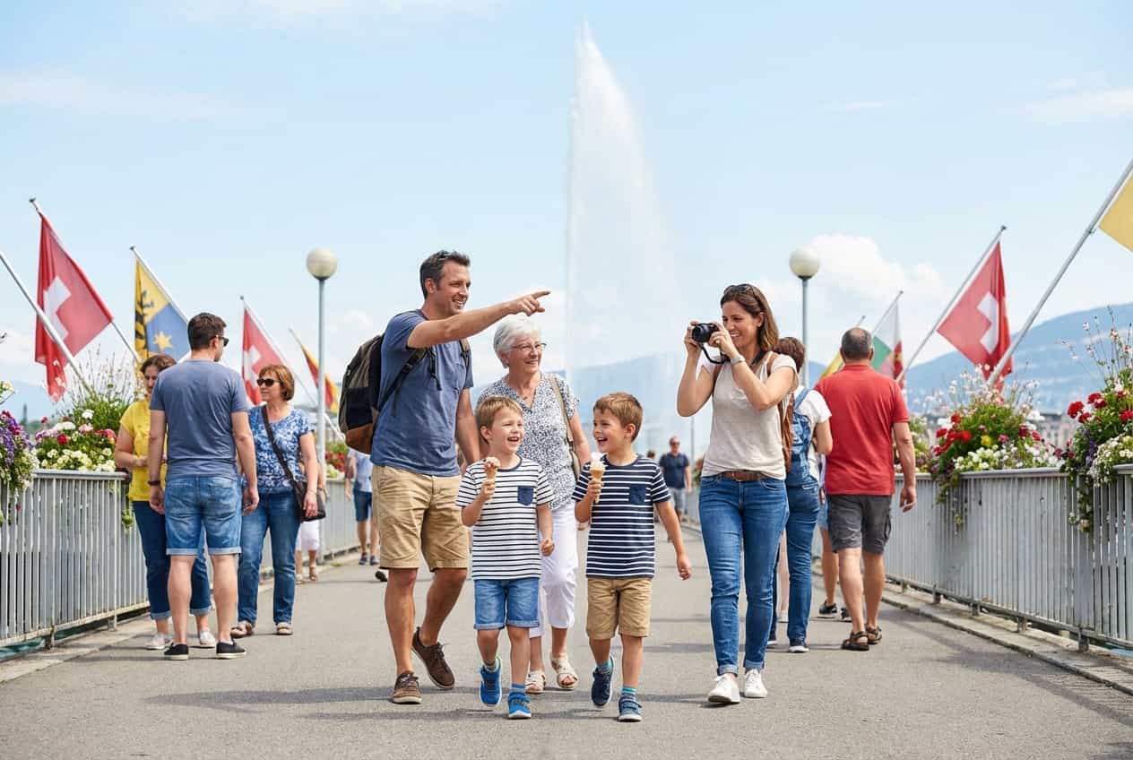 Geneva in 1 Days - Stroller-friendly Parc des Bastions and giant chess Geneva in 1 Days - Stroller-friendly Parc des Bastions and giant chess