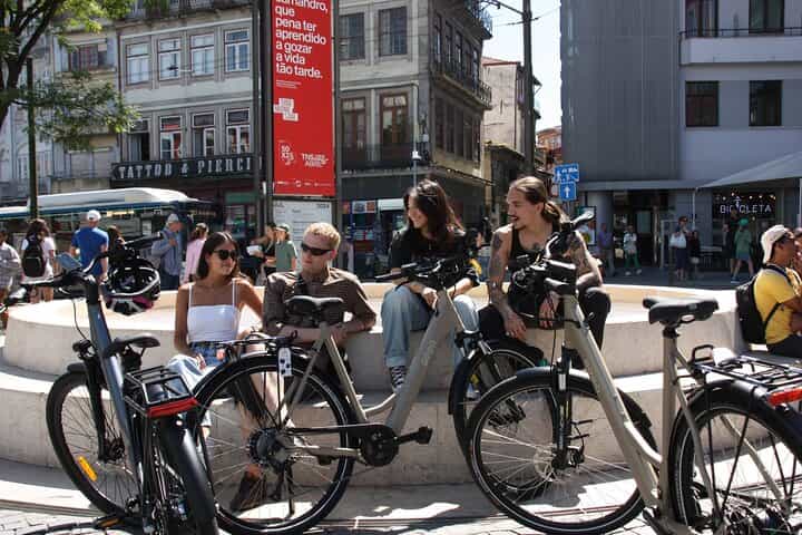 Porto e-bike tour | 3 hours + snack (Friends) Porto e-bike tour | 3 hours + snack (Friends)