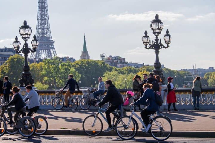 Private Electric Bike Across the Wonders of Paris — Romantic Evening Ride Private Electric Bike Across the Wonders of Paris — Romantic Evening Ride