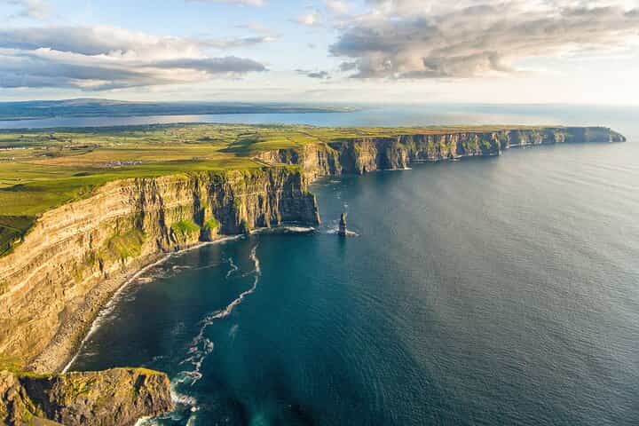 Private Luxury VIP Chauffeured Cliffs of Moher Tour from Dublin — Couples Edition Private Luxury VIP Chauffeured Cliffs of Moher Tour from Dublin — Couples Edition