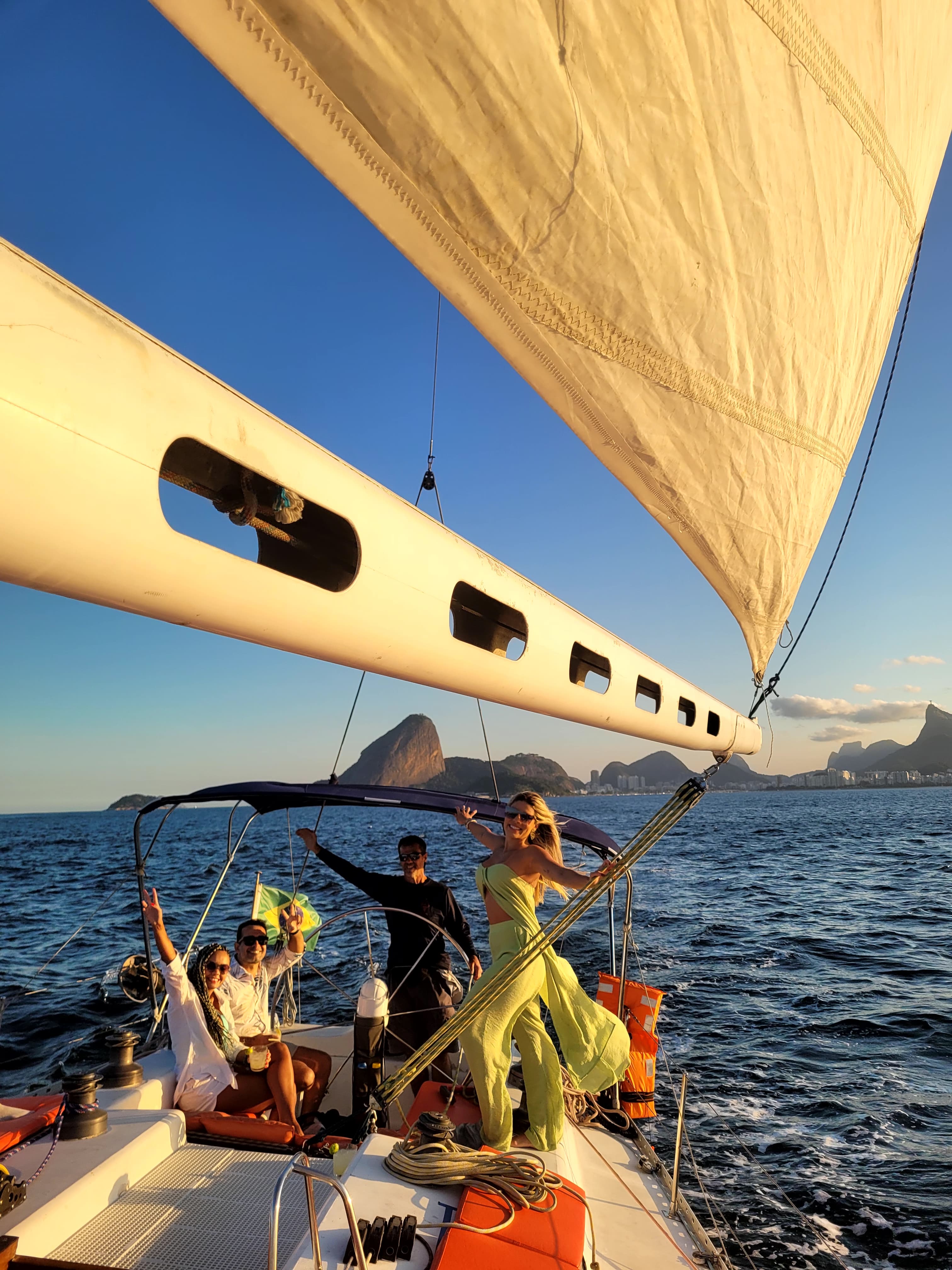 Private Sunset Sailing Aboard MAKANI MAIKAI — Romantic Rio Experience Private Sunset Sailing Aboard MAKANI MAIKAI — Romantic Rio Experience