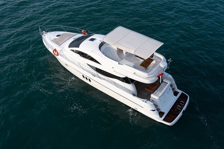 Private Yacht Cruising Rental from Dubai Marina Private Yacht Cruising Rental from Dubai Marina