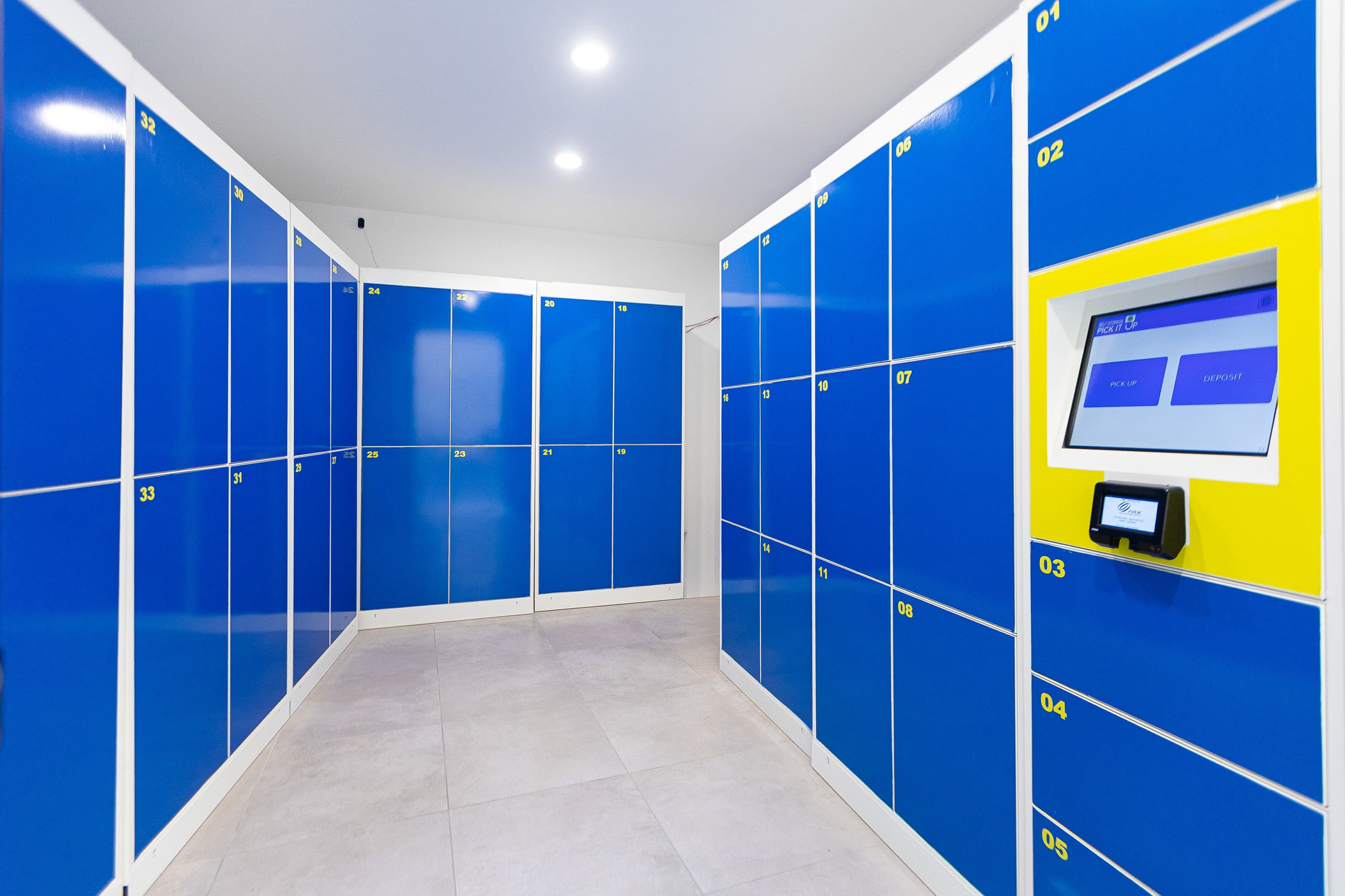 Rome in 1 Day for Friends - Automated lockers in three sizes (Small / Medium / Large) Rome in 1 Day for Friends - Automated lockers in three sizes (Small / Medium / Large)