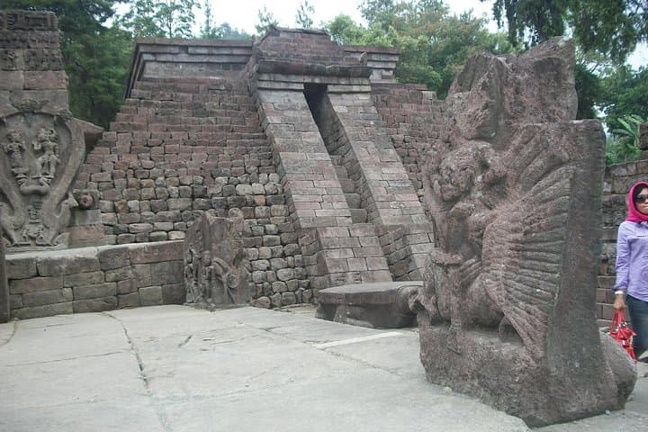 Sukuh and Cetho Temple Tour from Yogyakarta Sukuh and Cetho Temple Tour from Yogyakarta