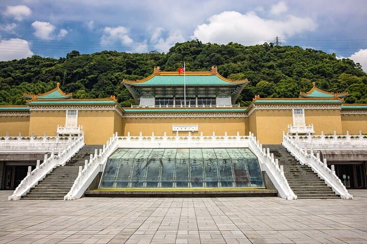 Taipei: Yangmingshan, Palace Museum & Shilin Night Market Taipei: Yangmingshan, Palace Museum & Shilin Night Market
