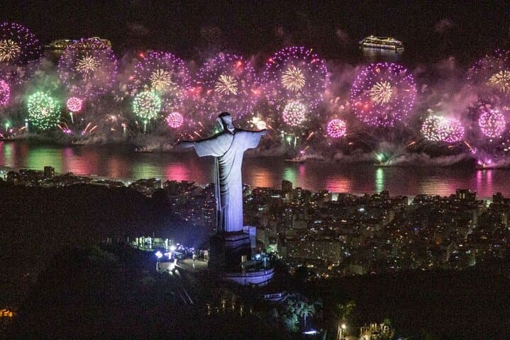 Rio de Janeiro in 1 Day for Friends - Front-row views of Copacabana New Year's fireworks from the water Rio de Janeiro in 1 Day for Friends - Front-row views of Copacabana New Year's fireworks from the water