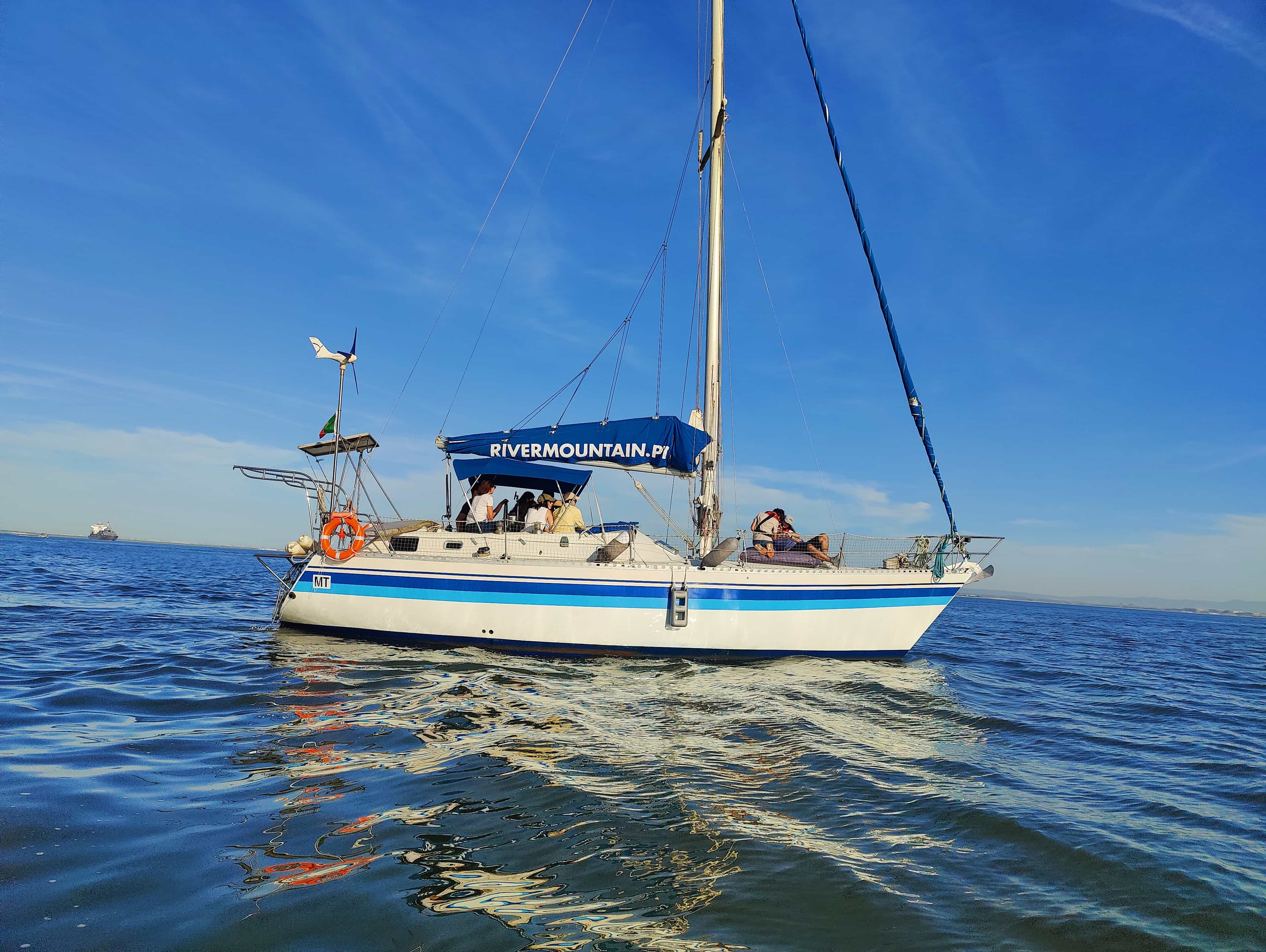Upriver Tour — 7H Tagus Sailing from Alcântara to Valada do Ribatejo (Couples) Upriver Tour — 7H Tagus Sailing from Alcântara to Valada do Ribatejo (Couples)